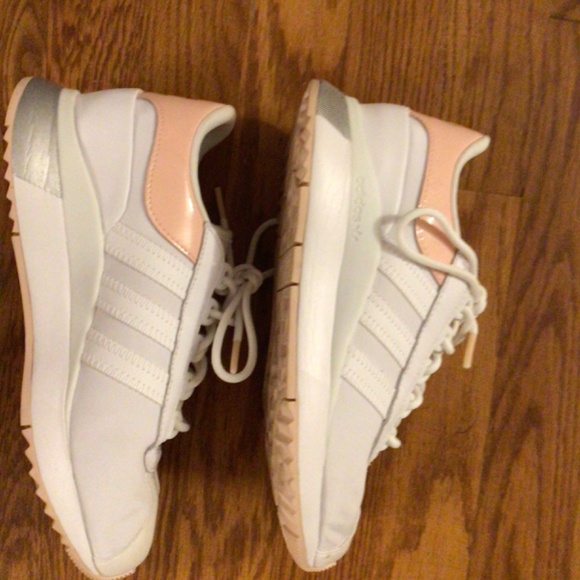 Adidas women’s sneakers - Picture 5 of 6